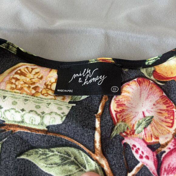 Milk & Honey Women's Blouse Black Size Small Fruit & Floral - Picture 3 of 9